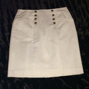 Banana Republic white skirt button accent
